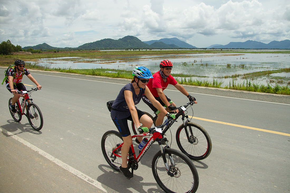 Enjoy the beautiful scenery in Vietnam from the comfort of a bicycle