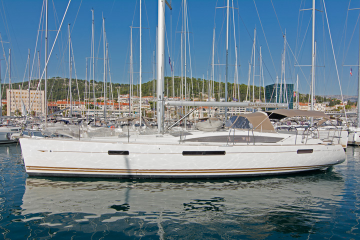 Omega Kiss exterior