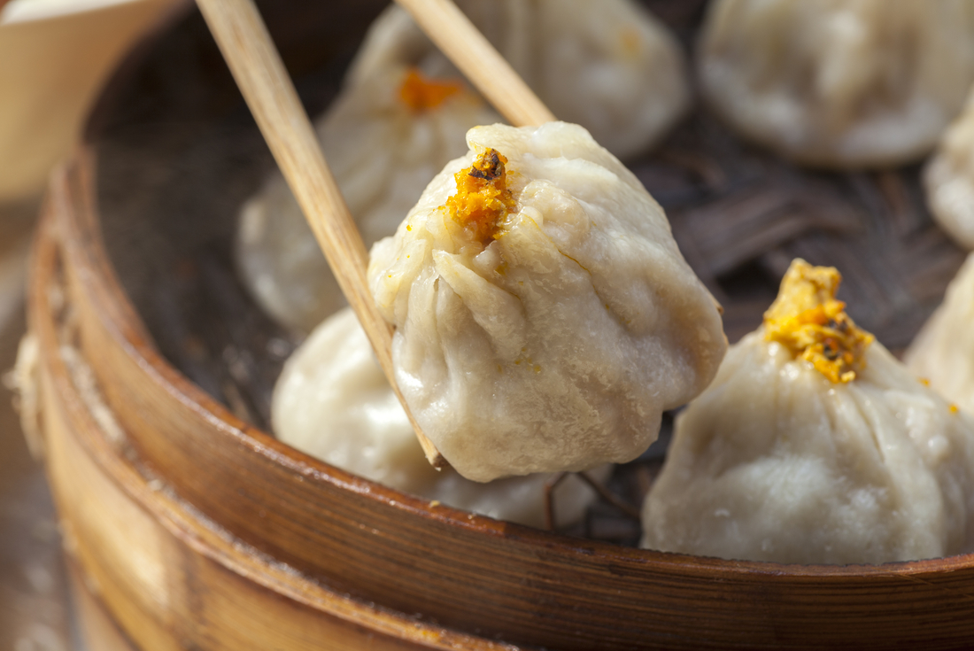 China_Beijing_Streetfood_Dumplings_Chopsticks