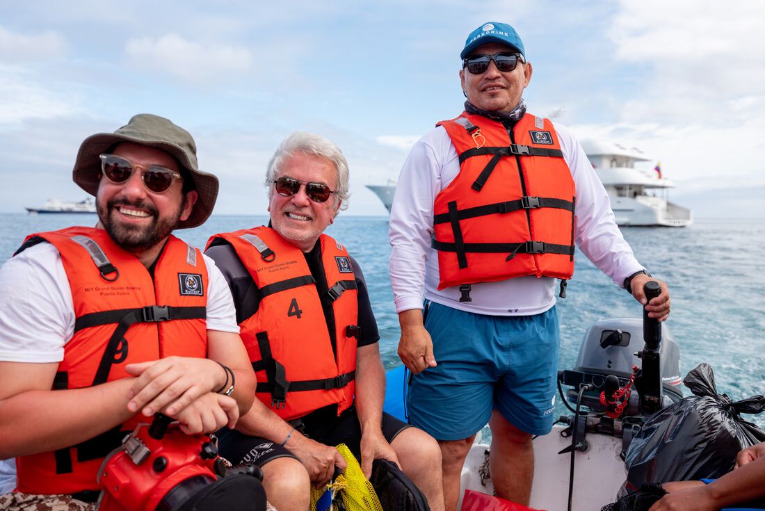 Travellers enjoy a zodiac cruise in the Galapagos isalnds