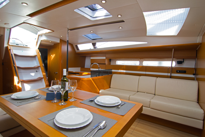 Dining and lounge on the Omega Kiss