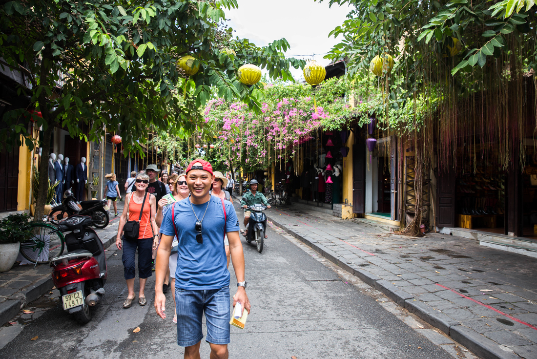 Vietnam hoi an leader street