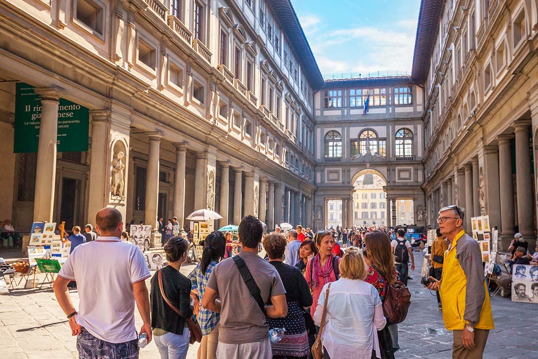 ZMPI - Uffizi group walking tour in Florence, Italy