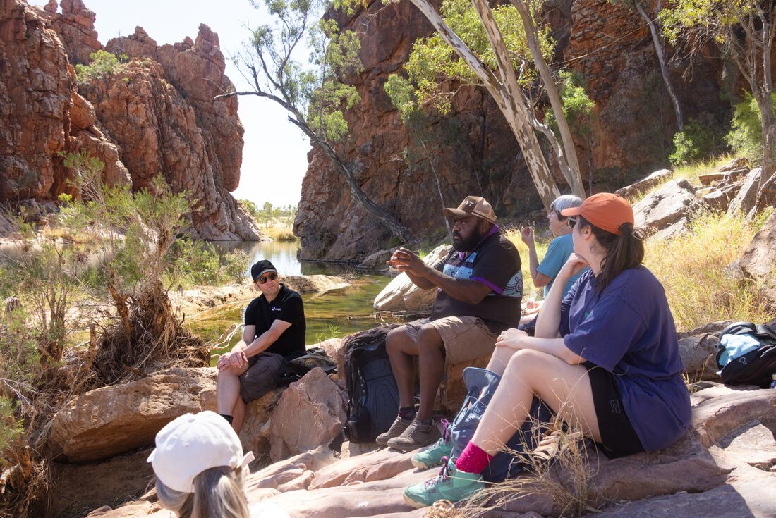 Leader Benji gives a group talk in Yapulpa (Glen Helen Gorge)