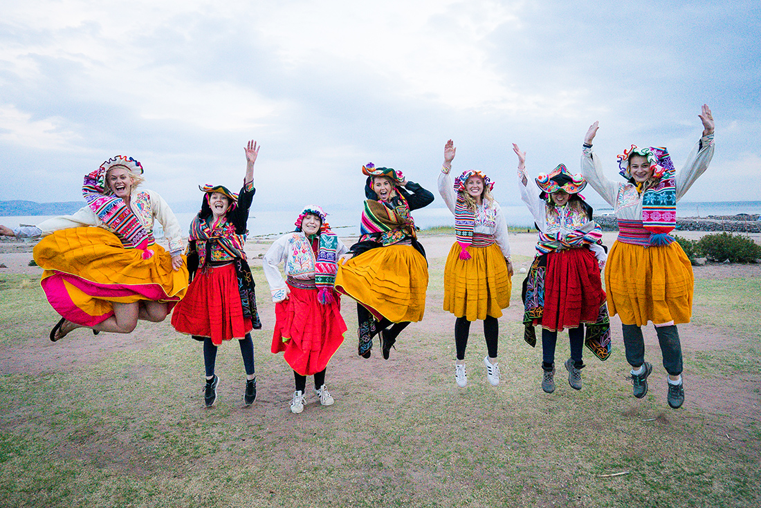 GSPR-peru-highlights-lake-titicaca-homestay-group-jumping