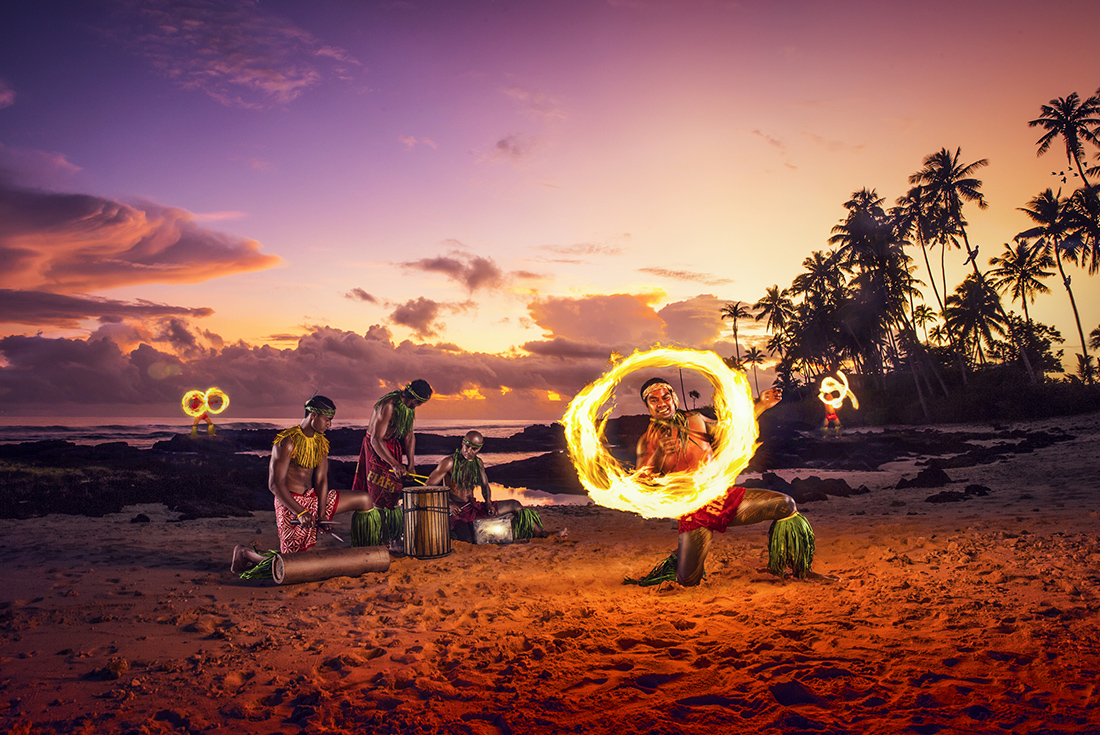 Smoan fire dancers on the beach